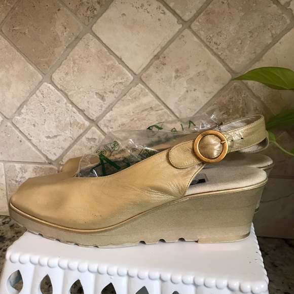 Andre’ Assous Featherweights Peep Toe - Picture 6 of 10